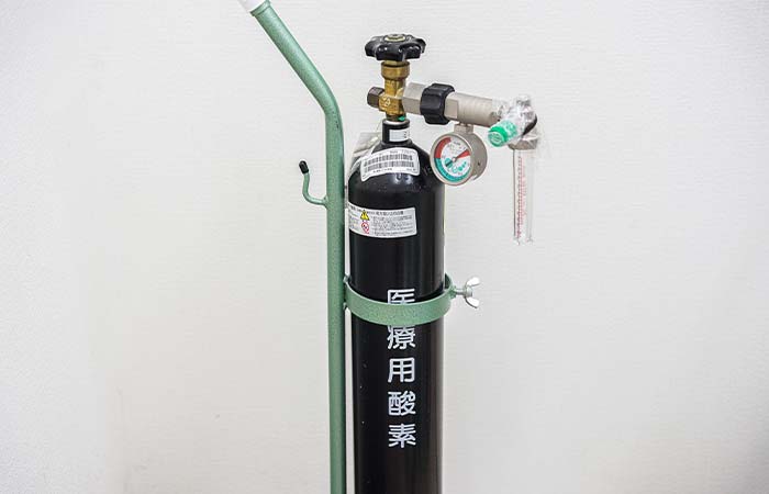 酸素ボンベ